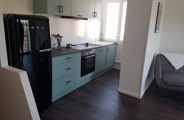 Refurbished apartment 7 minutes walk from the beach