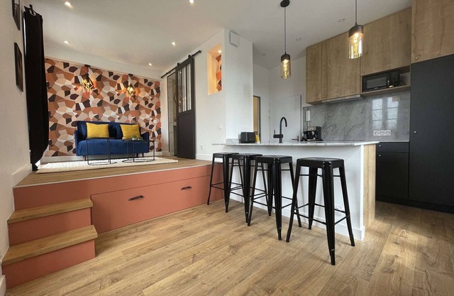 Renovated studio at La Rochelle port, 3 sleeps, modern and central