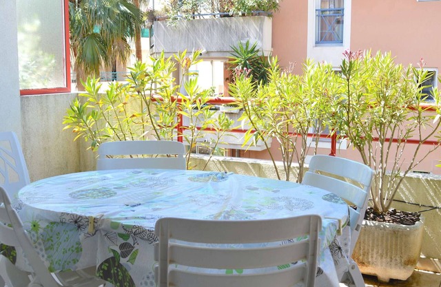 Spacious 1BR Apt with Large Terrace, Near Sea and Station, Garage Included - Saint-Raphaël