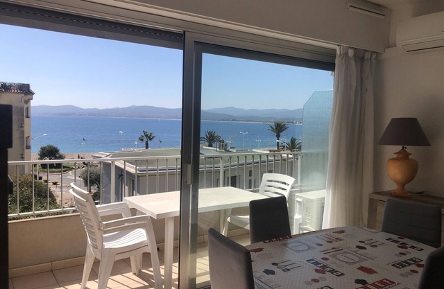Studio with Balcony Near Beach and Shops, Free Wi-Fi