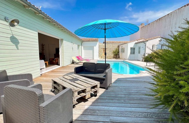 Superb single storey villa with swimming pool
