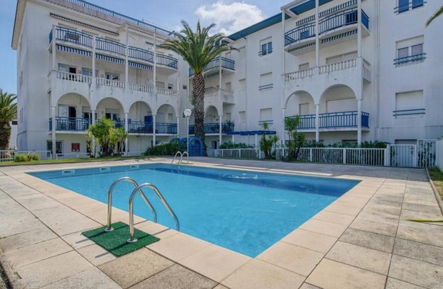 Superbe appartement avec piscine et parking à Saint-Jean-de-Luz - FR-1-4-590