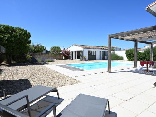 Villa avec Piscine Chauffée à Sainte-Marie-de-Ré, Proche Plage et Commerces - FR-1-258-17