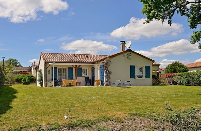 Detached Garden Golf Course 