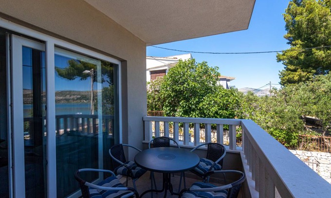 Municipality of Trogir Apartment | 100 m² Apartment ∙ 3 bedrooms ∙ 6 guests