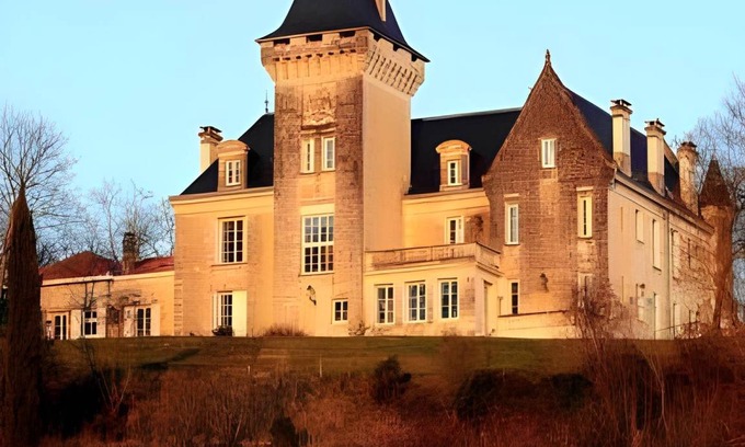 Nouvelle-Aquitaine Bed & Breakfast | 100 m² Bed and breakfast ∙ 4 bedrooms ∙ 7 guests