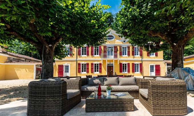 Castelmoron-sur-Lot Villa | 1000 m² Villa ∙ 9 bedrooms ∙ 16 guests