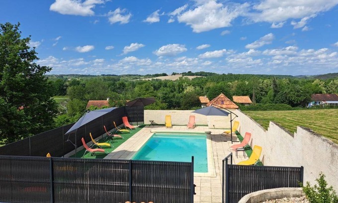 Saint-Meard-de-Drone House | 101 m² Gîte ∙ 3 bedrooms ∙ 6 guests