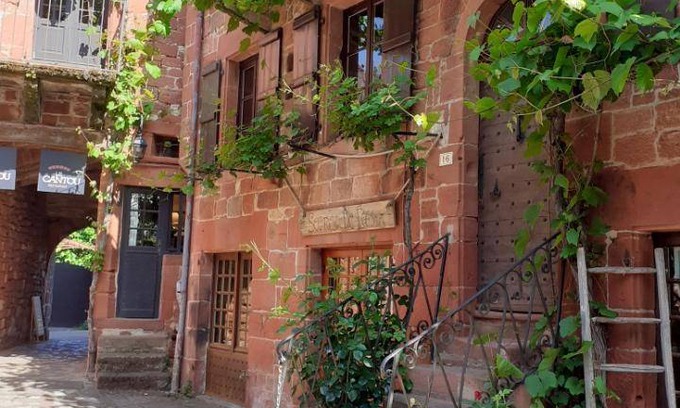 Collonges-la-Rouge House | 103 m² Gîte ∙ 2 bedrooms ∙ 6 guests