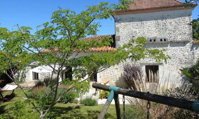 Salles-Lavalette House | 108 m² House ∙ 3 bedrooms ∙ 6 guests