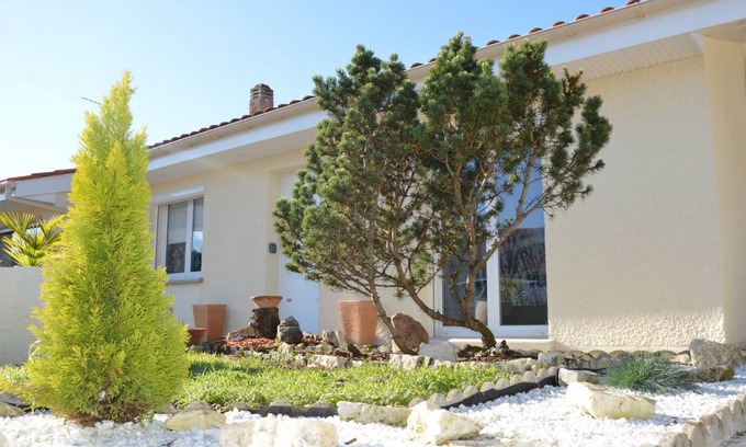 Saint-Medard-en-Jalles House | 110 m² House ∙ 4 bedrooms ∙ 9 guests
