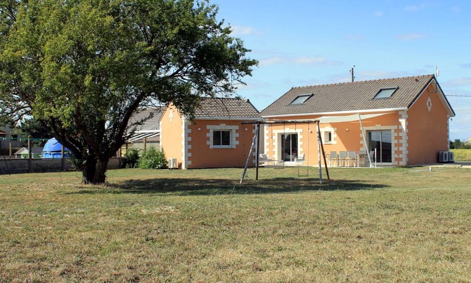 Saint-Jean-de-Sauves House | 110 m² House ∙ 3 bedrooms ∙ 6 guests