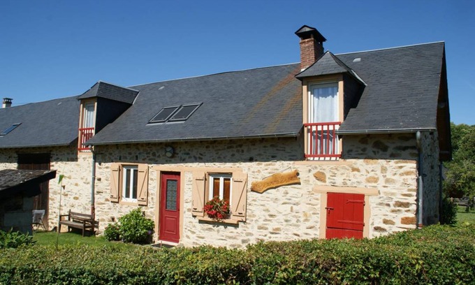 Espartignac House | 110 m² Gîte ∙ 4 bedrooms ∙ 8 guests