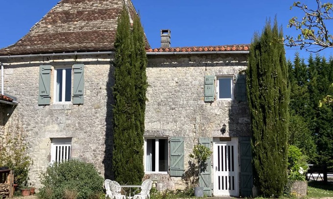 Brossac House | 112 m² House ∙ 3 bedrooms ∙ 6 guests