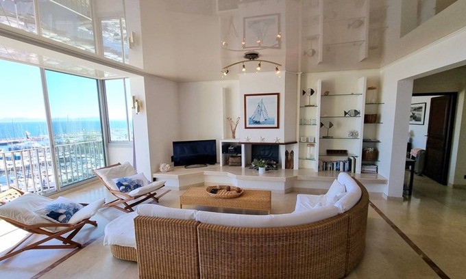 Toulon - Hyeres Apartment | 117 m² Apartment ∙ 2 bedrooms ∙ 4 guests