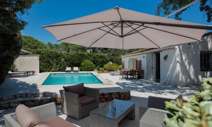 La Bouverie House | 120 m² House ∙ 3 bedrooms ∙ 6 guests