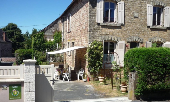 Vars-sur-Roseix House | 120 m² Gîte ∙ 3 bedrooms ∙ 9 guests