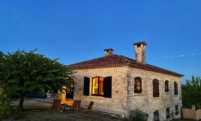 Montboyer House | 120 m² House ∙ 2 bedrooms ∙ 4 guests
