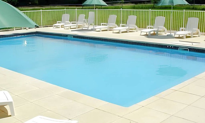 Saint-Vincent-la-Chatre House | 128 m² House ∙ 4 bedrooms ∙ 8 guests