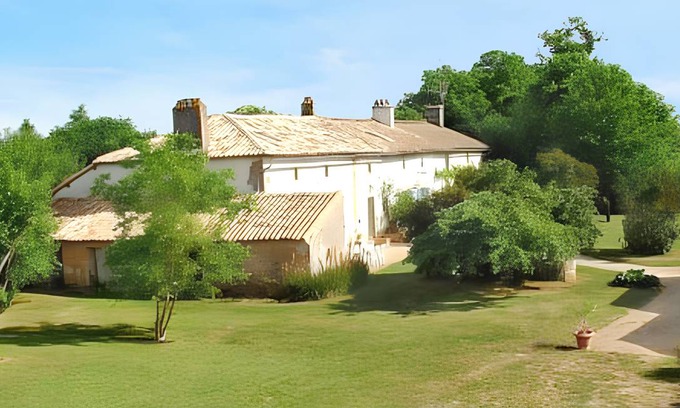 Saint-Vincent-la-Chatre House | 128 m² House ∙ 5 bedrooms ∙ 10 guests
