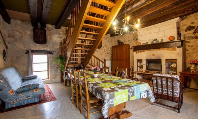 Saint-Front-la-Riviere House | 130 m² Gîte ∙ 2 bedrooms ∙ 6 guests