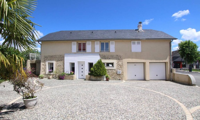 Uzein House | 132 m² Gîte ∙ 2 bedrooms ∙ 4 guests