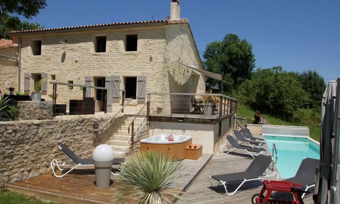 Coulonges-sur-l'Autize House | 135 m² House ∙ 3 bedrooms ∙ 6 guests