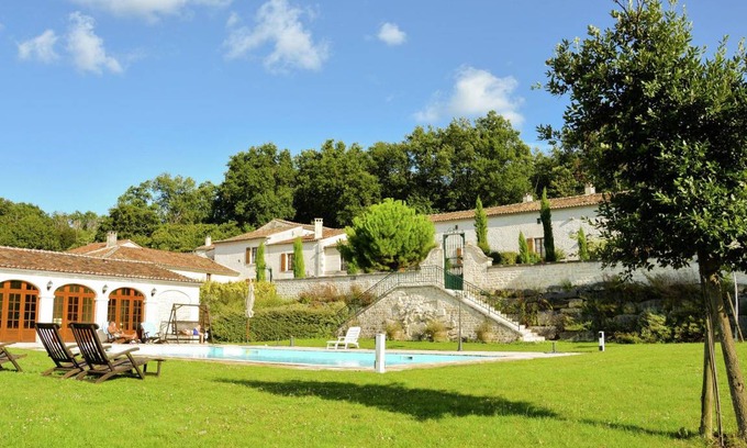 Saint-Preuil House | 135 m² House ∙ 3 bedrooms ∙ 6 guests