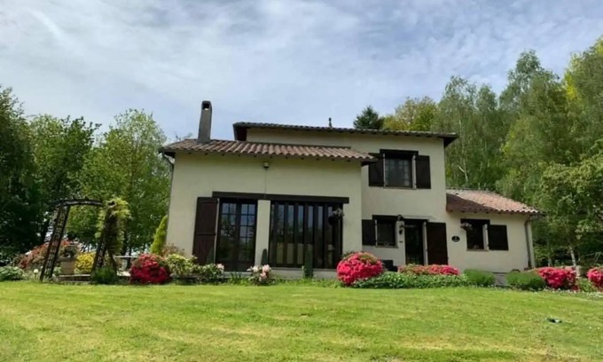 Folles House | 136 m² House ∙ 7 bedrooms ∙ 8 guests