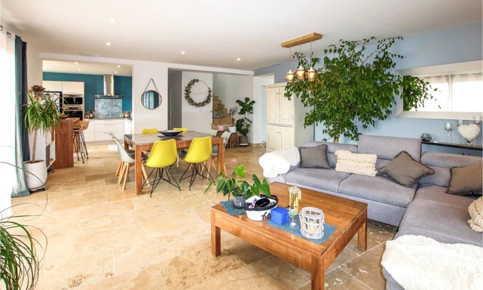 Caumont-sur-Durance House | 139 m² House ∙ 3 bedrooms ∙ 6 guests