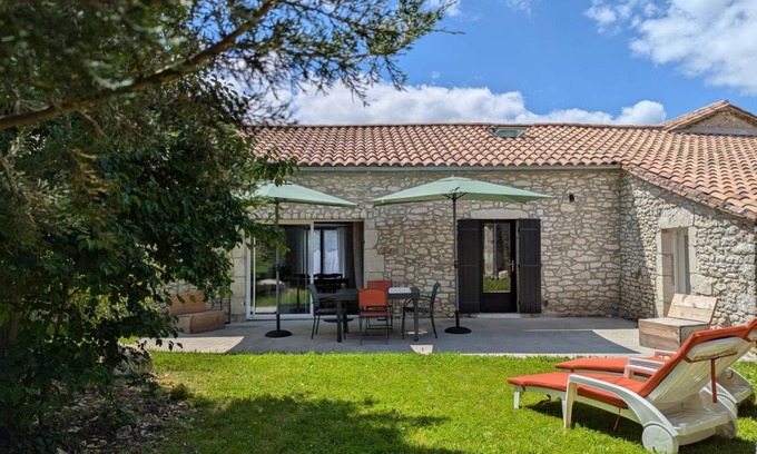 Razac-de-Saussignac House | 150 m² Gîte ∙ 2 bedrooms ∙ 6 guests