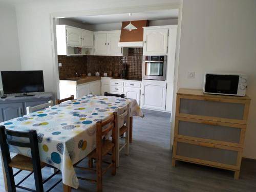 Savigny-Levescault House | 150 m² House ∙ 6 bedrooms ∙ 10 guests