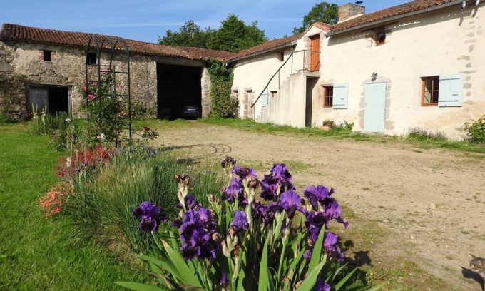 Nueil-les-Aubiers House | 150 m² House ∙ 3 bedrooms ∙ 6 guests