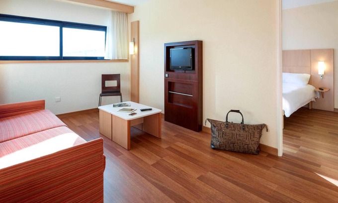 Chasseneuil-du-Poitou Hotel | 18 m² Hotel ∙ 4 guests