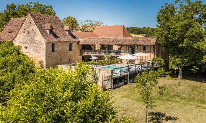 Saint-Amand-de-Coly House | 180 m² House ∙ 5 bedrooms ∙ 11 guests