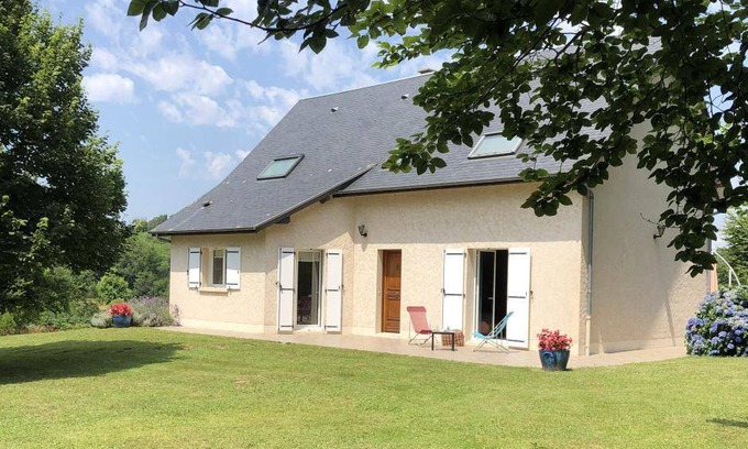 Chameyrat House | 180 m² Gîte ∙ 3 bedrooms ∙ 6 guests