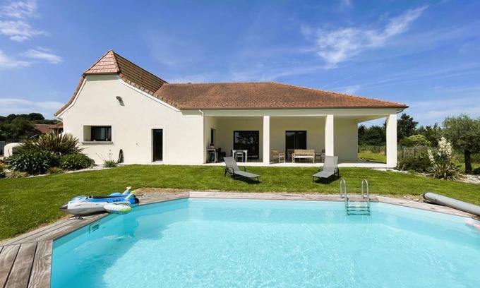 Mialos House | 180 m² Gîte ∙ 3 bedrooms ∙ 6 guests