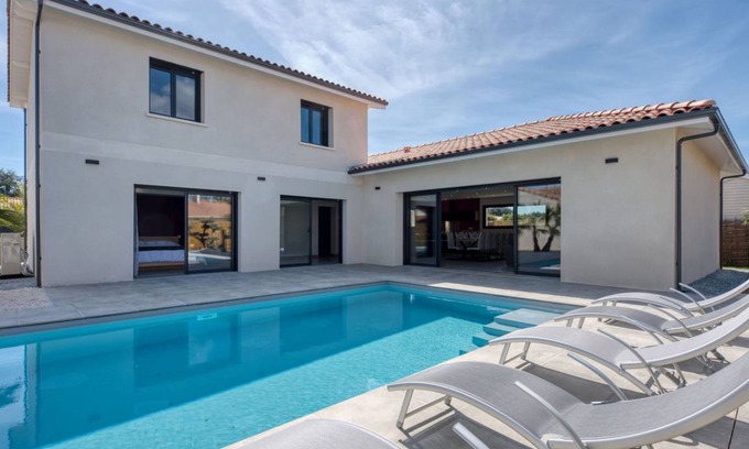 Lanton Villa | 180 m² Villa ∙ 5 bedrooms ∙ 10 guests