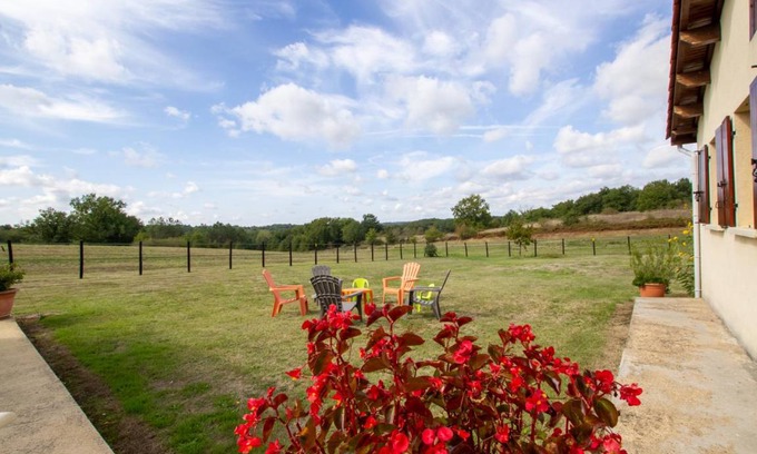 St-Michel-de-Double House | 185 m² Gîte ∙ 3 bedrooms ∙ 6 guests