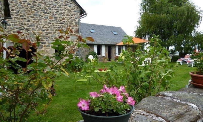 Sarroux-Saint-Julien House | 190 m² Gîte ∙ 4 bedrooms ∙ 8 guests