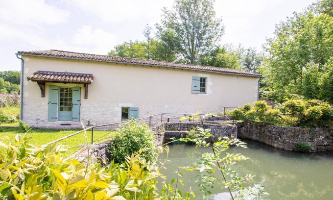 Conne-de-Labarde Cottage | 200 m² Cabin ∙ 3 bedrooms ∙ 6 guests