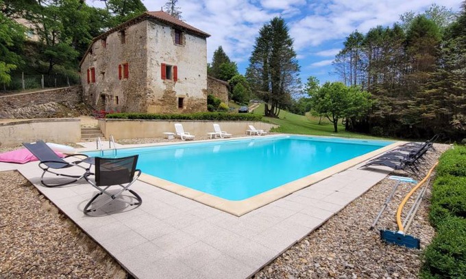 Saint-Paul-la-Roche House | 200 m² House ∙ 4 bedrooms ∙ 8 guests