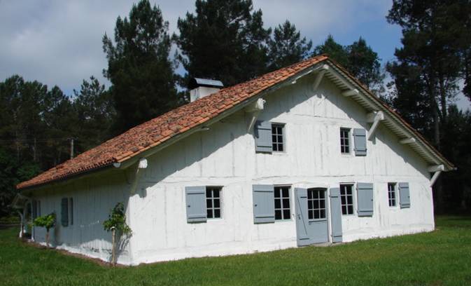 Luglon House | 200 m² Gîte ∙ 4 bedrooms ∙ 9 guests