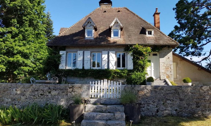 Ussel House | 200 m² Gîte ∙ 4 bedrooms ∙ 11 guests