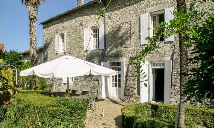 Juignac House | 200 m² House ∙ 4 bedrooms ∙ 7 guests