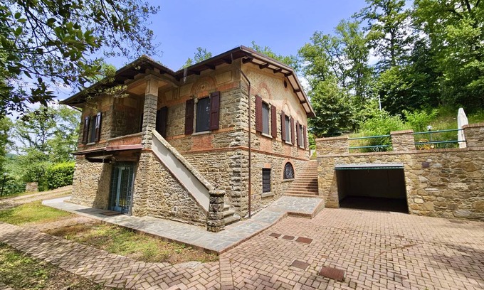 Vaglia Villa | 200 m² Villa ∙ 4 bedrooms ∙ 9 guests