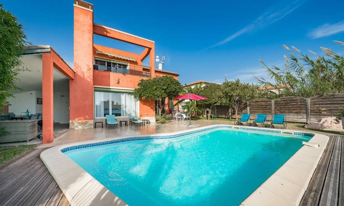 Saint-Laurent-du-Var House | 208 m² House ∙ 6 bedrooms ∙ 12 guests