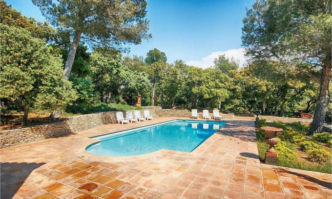 L'Isle-sur-la-Sorgue House | 220 m² House ∙ 5 bedrooms ∙ 10 guests