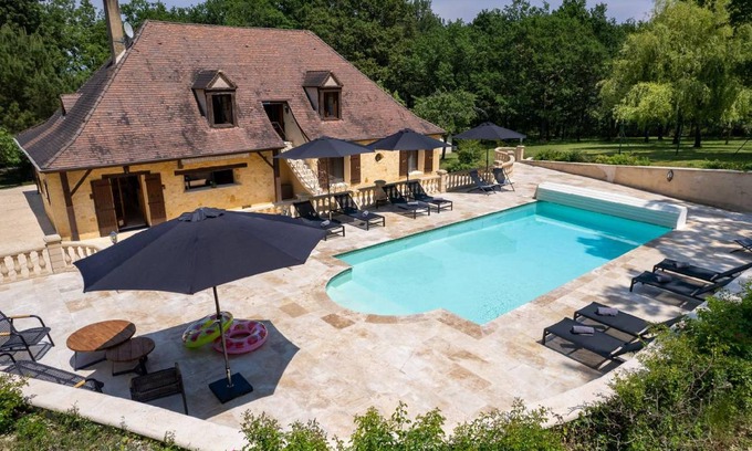 Rampieux House | 220 m² House ∙ 5 bedrooms ∙ 12 guests