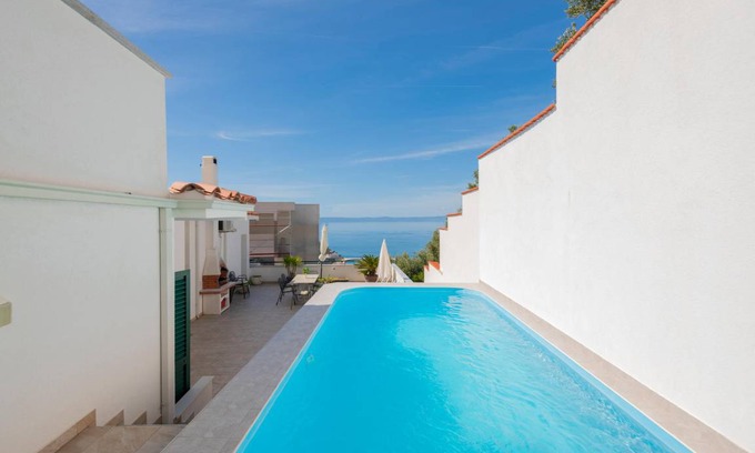Makarska House | 222 m² House ∙ 3 bedrooms ∙ 8 guests